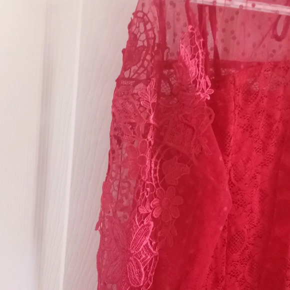 Pretty Angel Haut en soie mélangée à dentelle florale- bordeaux Taille L - Picture 10 of 11